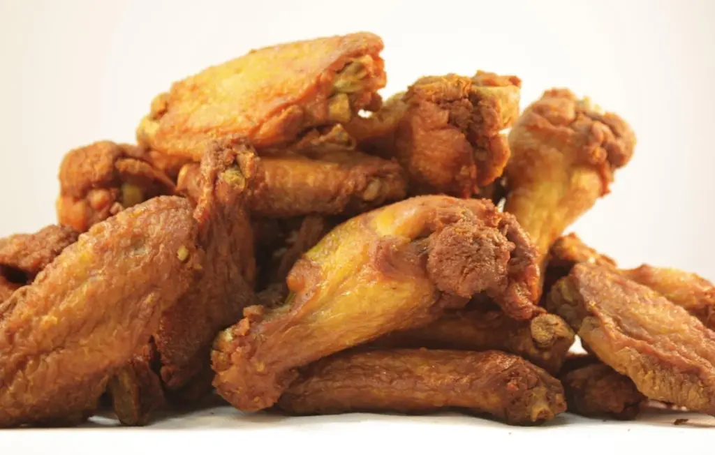 Can Chickens Eat Meat? The Safe Way to Feed Scraps from Chicken to Tuna