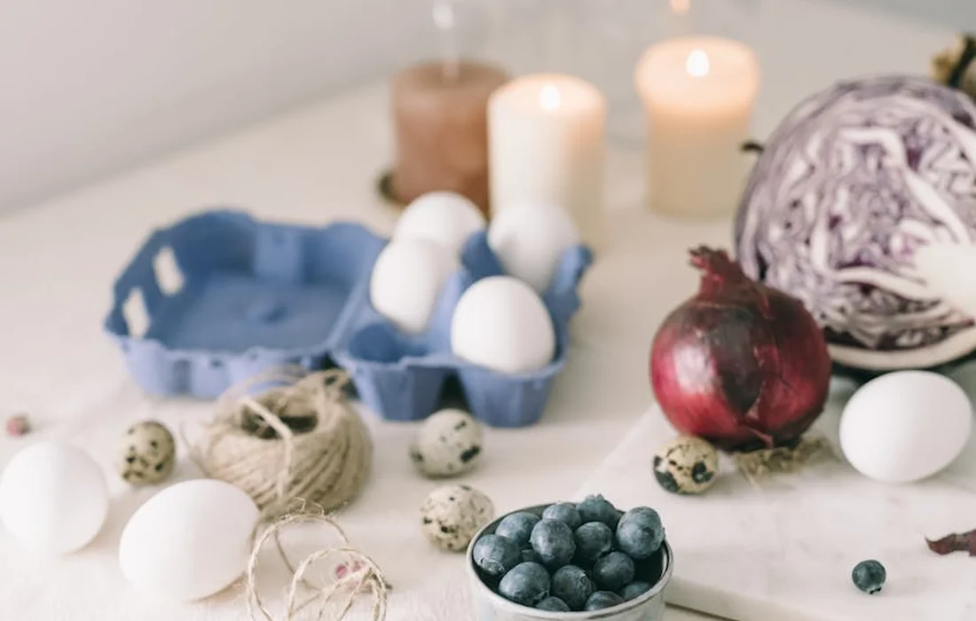 Kitchen scene showing an onion, eggs, berries, and cabbage to illustrate household exposure to onions and potential risk to pigs and guinea pigs.