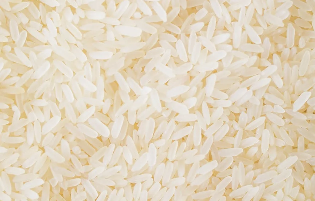 Close-up of uncooked white rice grains